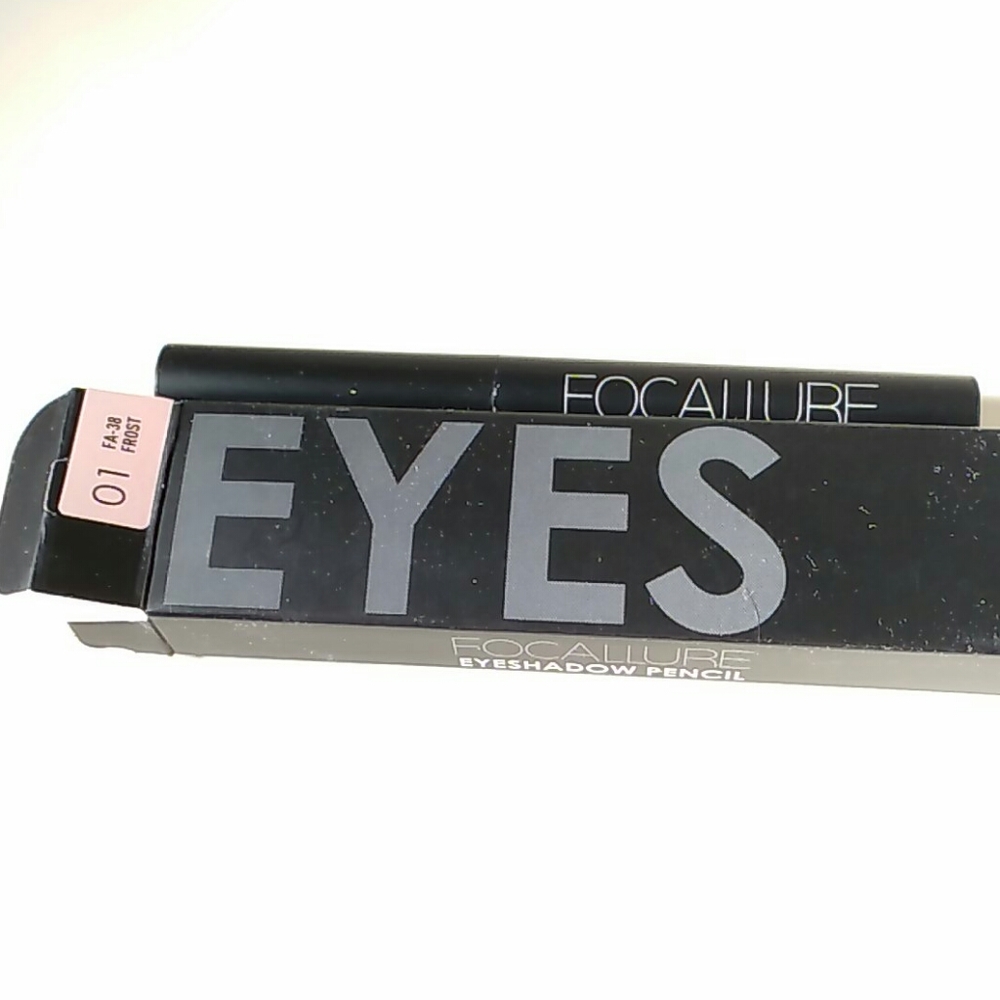 NIB Eyeshadow in colour Frost